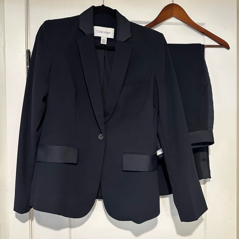 Calvin Klein Women’s Pant Suit (size 4)